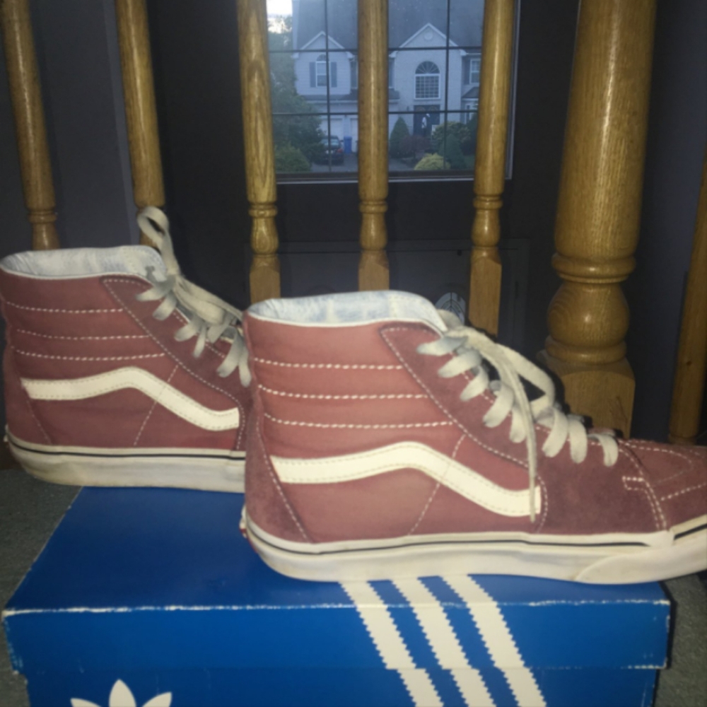 Red vans - Picture 2 of 3